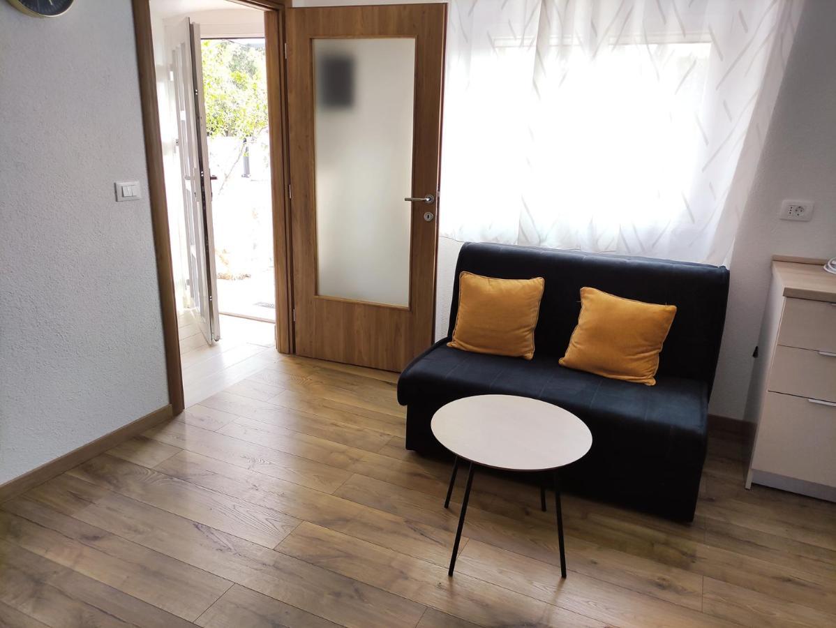 Laura Apartament *