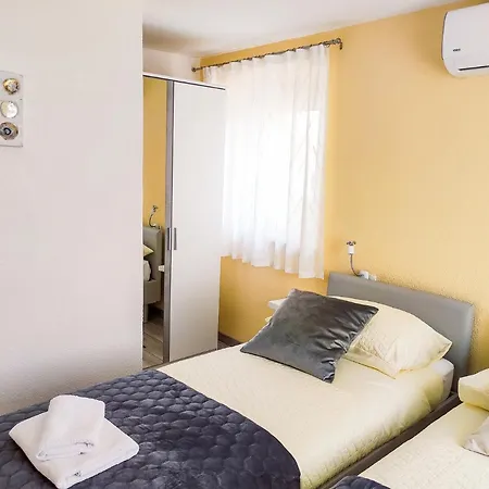 Apartman Laura Umag Exterior photo